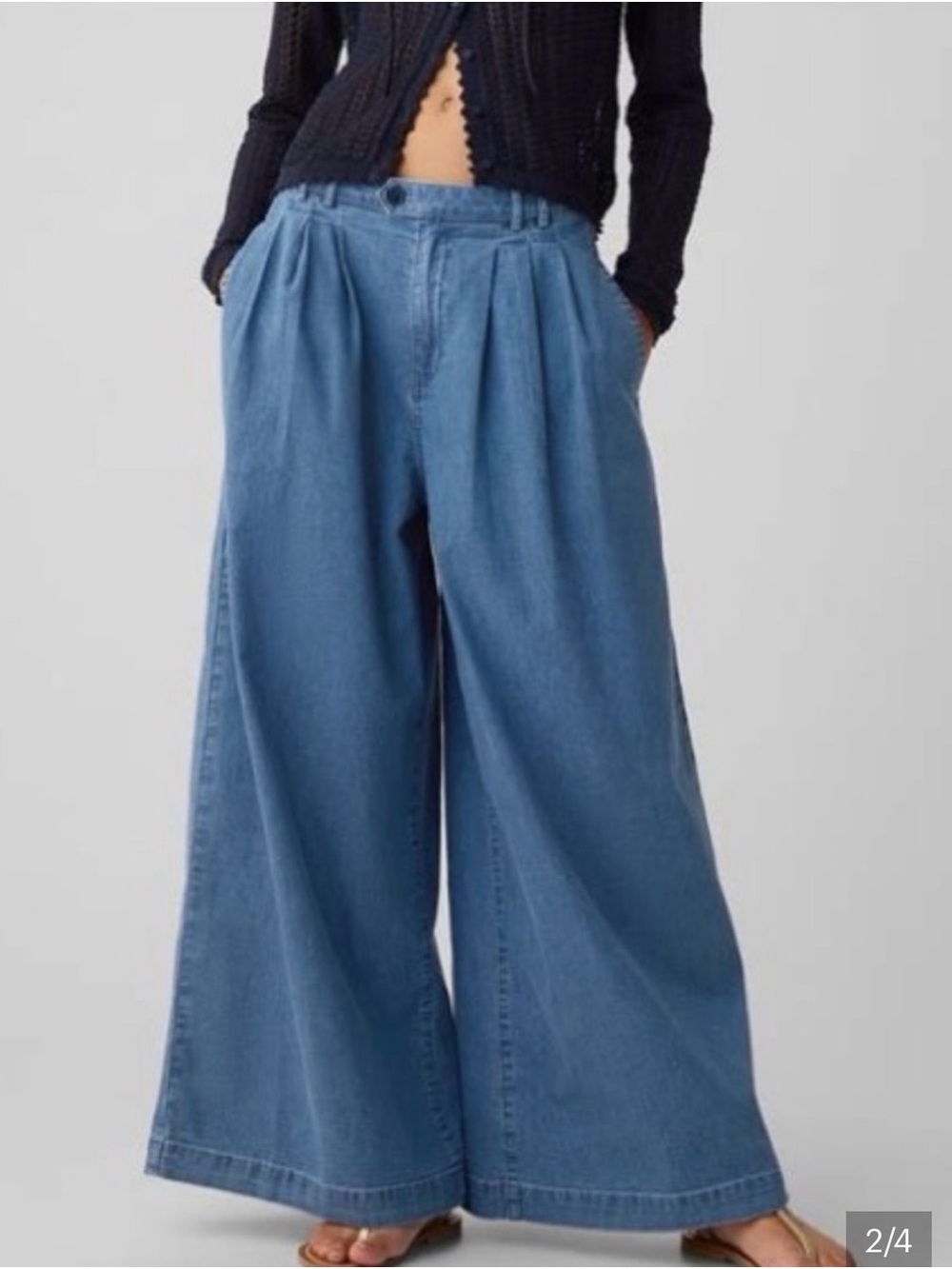 GAP x Dôen Wide-Leg Pleated Denim Jeans in Light Blue